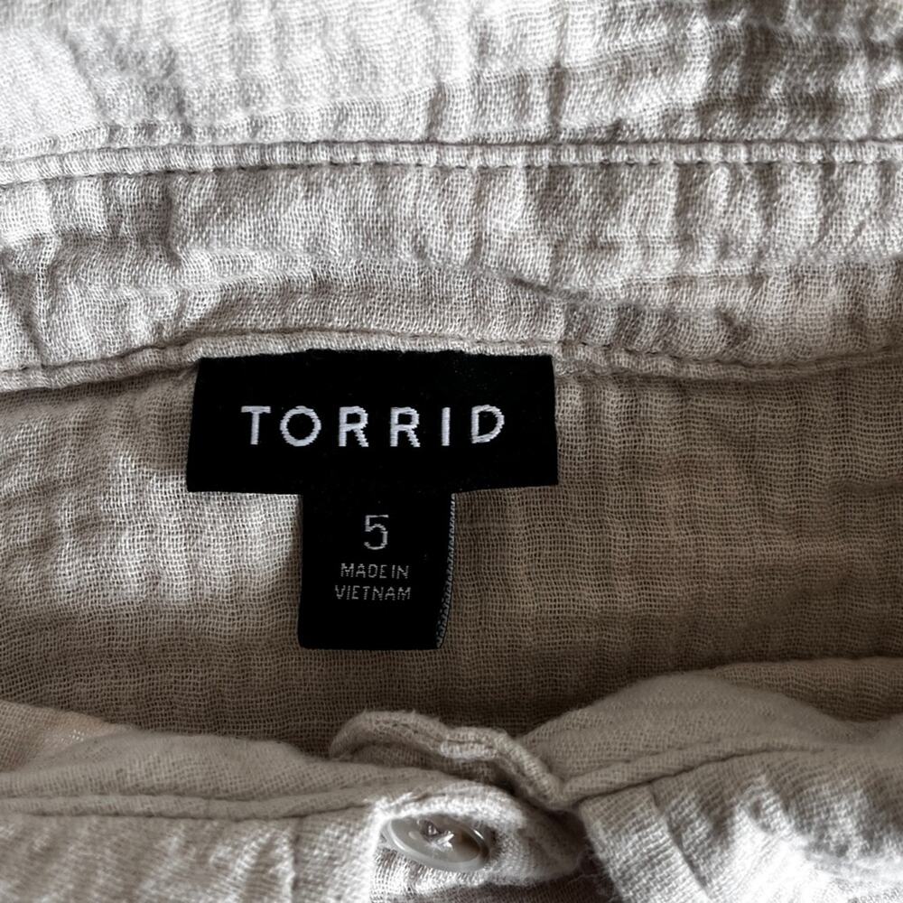 Torrid Cream Textured Cotton Button Front Blouse Pocket Size 5 - Picture 8 of 9